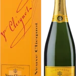 Butelka Veuve Clicquot Champagne Brut Kartonik 0,75L – elegancki szampan z wyczuwalnymi nutami brzoskwini, gruszki i mirabelki