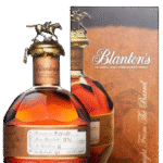 Butelka Blanton’s Straight From The Barrel 0,7L 46,5% – amerykański bourbon o bogatym, intensywnym i pełnym aromacie oraz delikatnym, gładkim i łagodnym smaku z korzennym, ostrym i pikantnym finiszem