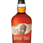Butelka Buffalo Trace Bourbon 40% 0,7L – amerykański bourbon o delikatnym, gładkim i łagodnym aromacie oraz bogatym, intensywnym smaku z korzennym, ostrym i pikantnym finiszem