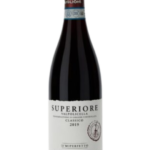 Butelka Buglioni il Bugiardo Valpolicella Classico Ripasso 0,75L – intensywne czerwone wino z regionu Valpolicella o aromatach czarnych jagód, dębu i przypraw.