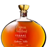 Butelka Chateau de Montifaud RSCV 40% 500ml w pudełku – francuski koniak z regionu Cognac o karmelowym, kwiatowym i orzechowym aromacie, z gładkim, pełnym i wytrawnym smakiem oraz długim, korzennym i złożonym finiszem.