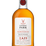 Butelka Cognac Park Mizunara 43,5% 700ml + szklanka – francuski koniak leżakowany w beczkach z japońskiego dębu mizunara, o intensywnym, dębowym i przyprawowym aromacie, gładkim i pełnym smaku oraz długim, korzennym i złożonym finiszu.