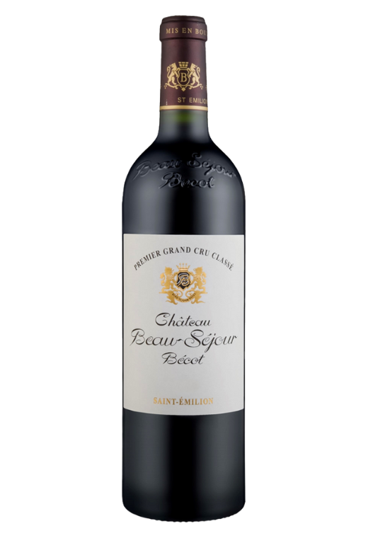 Butelka Chateau Beau Sejour Becot 0,75L – francuskie czerwone wino z Bordeaux, o korzennym i owocowym charakterze, z nutami czarnych jagód i dębu.