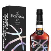 Limitowany koniak Hennessy VS NBA 0,7L w ozdobnym pudełku – współpraca z ligą NBA, Francja