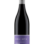 Butelka Hesket Shiraz Midday Somewhere 0,75L – wytrawne czerwone wino z Australii o jagodowym, korzennym i lekko dymnym charakterze.