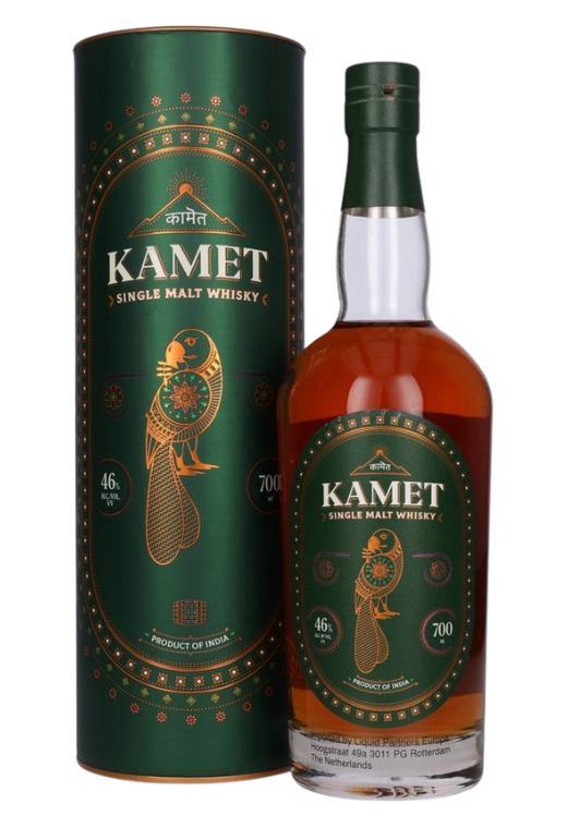 Kamet Indian Single Malt Whisky 46% 0.7L – indyjska whisky single malt dojrzewająca u podnóża Himalajów, o korzennym i owocowym profilu z długim finiszem