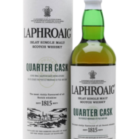 Laphroaig Quarter Cask 0,7L 48% – intensywna torfowa whisky dojrzewająca w mniejszych beczkach