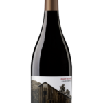 Butelka Long Barn Pinot Noir 0,75L – kalifornijskie czerwone wino o kwiatowym, owocowym smaku z korzennym finiszem
