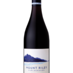 Butelka Mount Riley Pinot Noir 0,75L – wytrawne czerwone wino z Nowej Zelandii o aromacie jagodowym i lekko korzennym