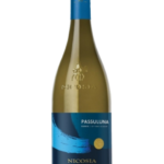 Butelka Nicosia Passuluna Bianco 0,75L – wytrawne białe wino z Sycylii o cytrusowo-kwiatowym aromacie