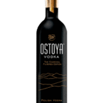 Butelka Ostoya The Charcoal Filtered Black 0,7L – polska wódka premium filtrowana przez węgiel drzewny o wyjątkowym dymnym charakterze