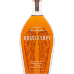 Butelka Angel’s Envy 0,7L 43,3% – amerykański bourbon o delikatnym, gładkim i łagodnym aromacie oraz bogatym, intensywnym smaku z korzennym finiszem