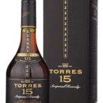 Butelka Torres 15YO Brandy 40% 0,7L + kartonik – hiszpańska brandy z regionu Katalonii o karmelowym, owocowym i słodkim aromacie oraz delikatnym, gładkim smaku z korzennym, przyprawowym i ziołowym finiszem