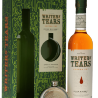 Writers’ Tears 0.7L 40% + Piersiówka – irlandzka whiskey o karmelowo-owocowym smaku, z długim, słodkim finiszem, w zestawie z elegancką piersiówką