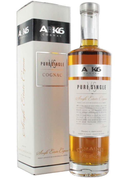 Butelka Cognac Abk6 VS Pure Single 40% 700ml – francuski koniak o kwiatowym, owocowym i świeżym aromacie, z bogatym, czystym i harmonijnym smakiem oraz intensywnym, mocnym i krótkim finiszem.