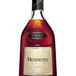Butelka Hennessy VS 0,7L – elegancki francuski koniak o intensywnym dębowo-korzennym aromacie i delikatnym, owocowym finiszu.