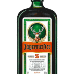 Butelka Jägermeister 0.7L – klasyczny niemiecki likier ziołowy o bogatym, korzenno-ziołowym aromacie i wyrazistym smaku