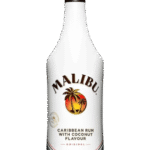 Butelka Malibu 0.7L – tropikalny likier kokosowy o słodkim, kremowym smaku i aromacie, idealny do letnich koktajli i deserów