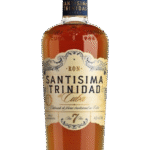 Butelka Santisima Rum Trinidad 7Yo 40.3% 0.7L – siedmioletni rum z Trynidadu i Tobago, o złożonym bukiecie dębu, karmelu i owoców, z gładkim finiszem.