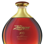 Zacapa XO 0.7L – ekskluzywny rum z Gwatemali, dojrzewający w systemie solera, wyróżniający się bogatym aromatem czekolady, karmelu i dębu.