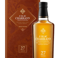 Butelka A’Glac Charrann 27YO 0,7L – limitowana szkocka whisky single malt o miodowo-owocowym profilu, w eleganckim boxie