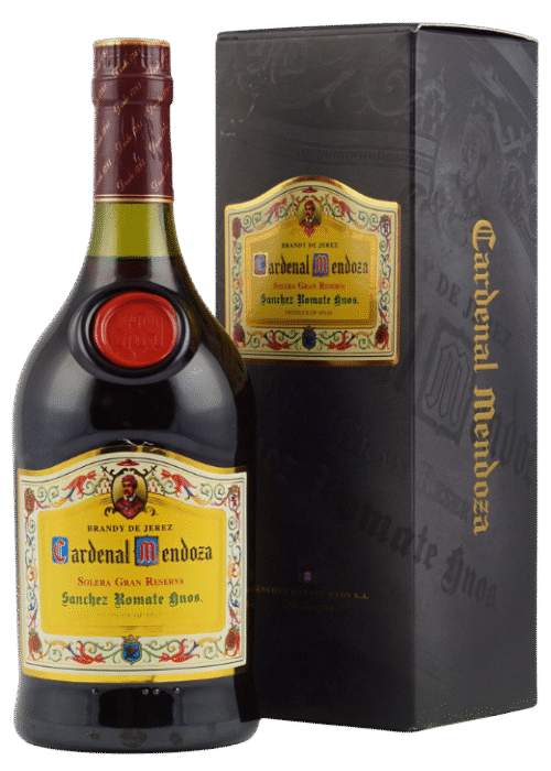 Butelka Cardenal Mendoza 0,7L z kartonikiem – hiszpańska brandy o śliwkowo-rodzynkowym aromacie, karmelowym smaku i aksamitnym finiszu