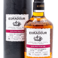 Butelka Edradour 13YO 2010 Pinot Noir 0,7L – szkocka whisky single malt z Highlands finiszowana w beczkach po winie Pinot Noir, o aromacie truskawek, czekolady i ziół, z długim, przyprawowym finiszem.