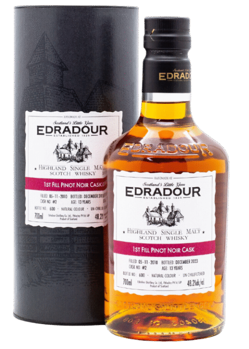 Butelka Edradour 13YO 2010 Pinot Noir 0,7L – szkocka whisky single malt z Highlands finiszowana w beczkach po winie Pinot Noir, o aromacie truskawek, czekolady i ziół, z długim, przyprawowym finiszem.