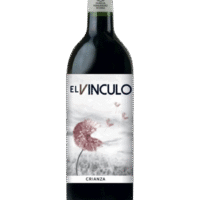 Butelka czerwonego wina El Vínculo Crianza 0,75L – hiszpańskie wytrawne wino z regionu La Mancha o aromacie ciemnych owoców i wanilii.