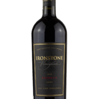 Butelka Ironstone Reserva Old Vine Zinfandel 0,75L – intensywne czerwone wytrawne wino z Kalifornii o smaku śliwek, porzeczek i wanilii.