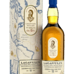 Butelka Lagavulin 11YO Offerman Edition DSR2024 0,7L – limitowana torfowa whisky z Islay, z nutami dymu, wanilii i przypraw, zamknięta w eleganckim kartoniku.
