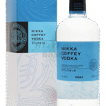 Butelka japońskiej wódki Nikka Coffey Vodka 0,7L 40% w eleganckim kartoniku – czysta i mineralna wódka z Japonii.