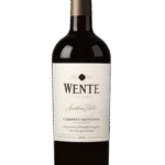 Butelka Wente Cabernet Sauvignon 0,75L – czerwone wytrawne wino z Kalifornii o nutach porzeczki, wiśni i wanilii.