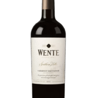 Butelka Wente Cabernet Sauvignon 0,75L – czerwone wytrawne wino z Kalifornii o nutach porzeczki, wiśni i wanilii.