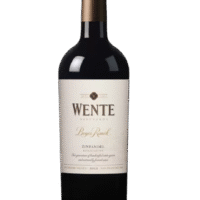 Butelka Wente Zinfandel 0,75L – czerwone wytrawne wino z Kalifornii o intensywnym smaku śliwki, przypraw i dębu.
