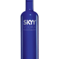 Butelka amerykańskiej wódki Skyy 0,7L 40% z Kalifornii o czystym i neutralnym profilu smakowym.